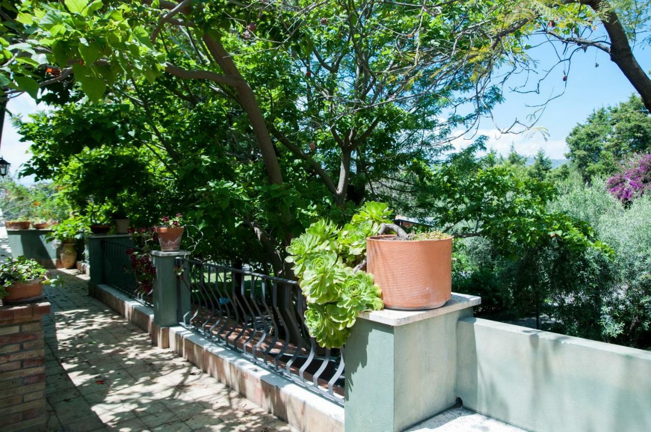 B&B La Villa Giardini Naxos Exterior photo